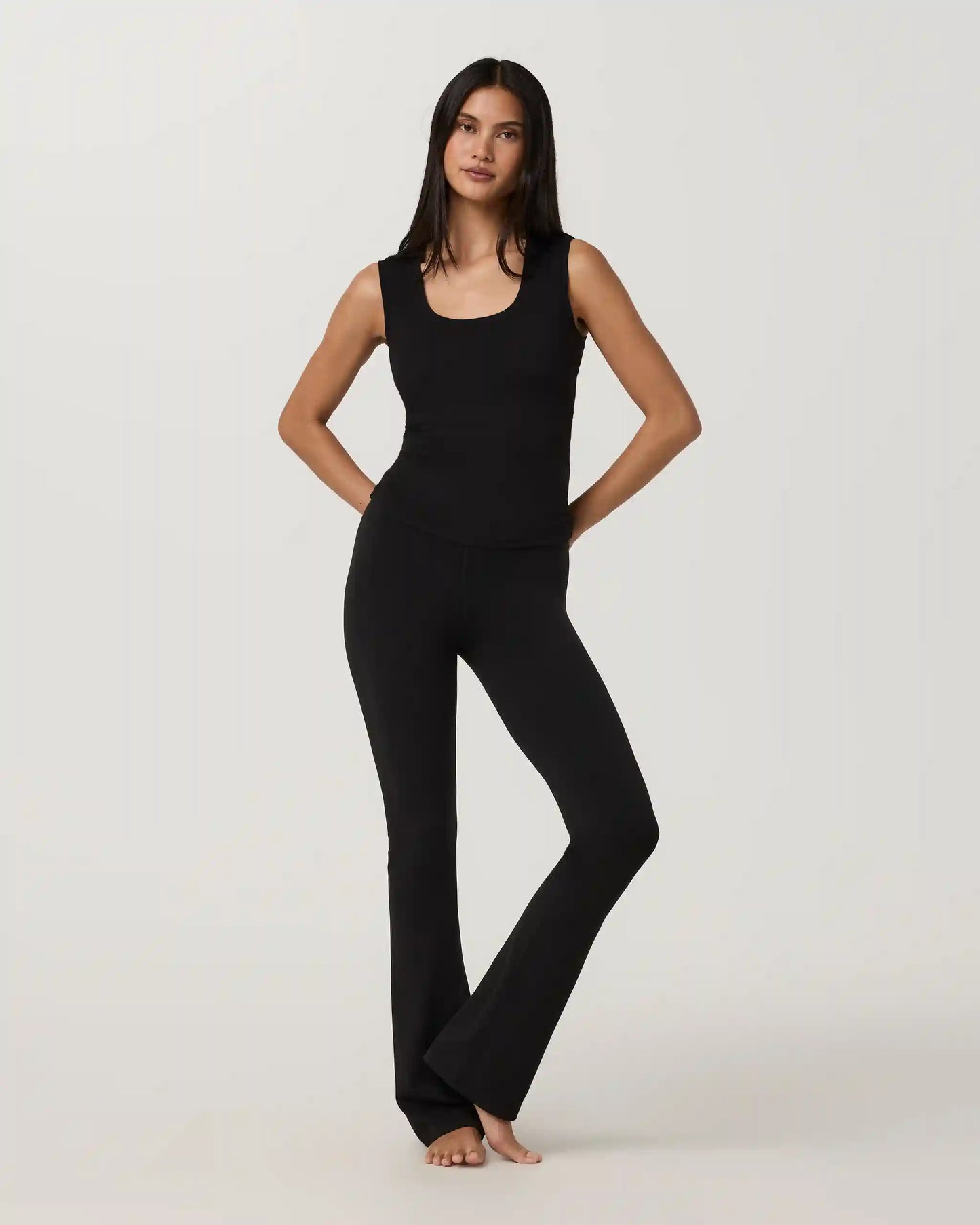 Halo Essential Scoop Tank | Black Tonal