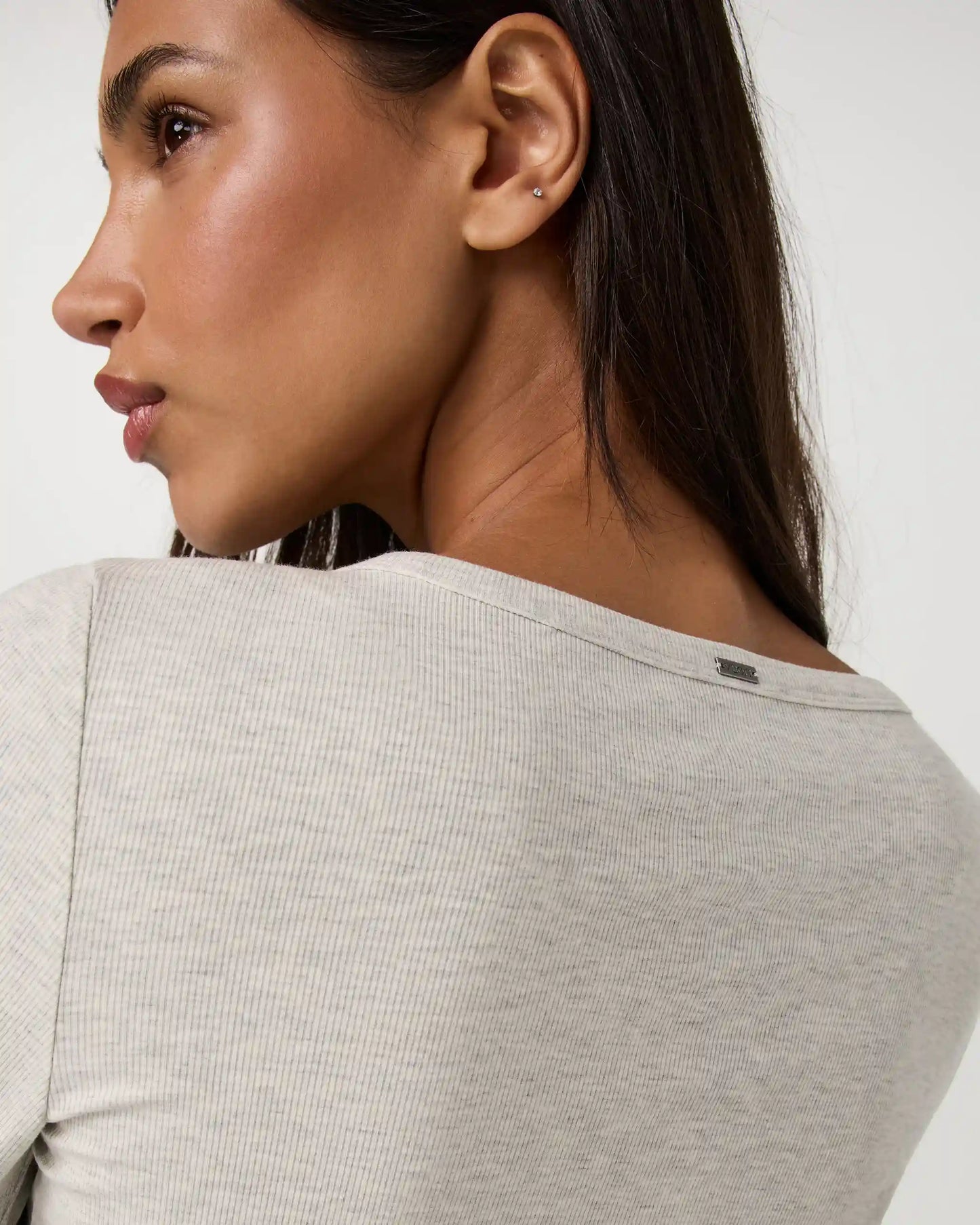 Long Sleeve Pose Subtle Scoop | White Heather Grey