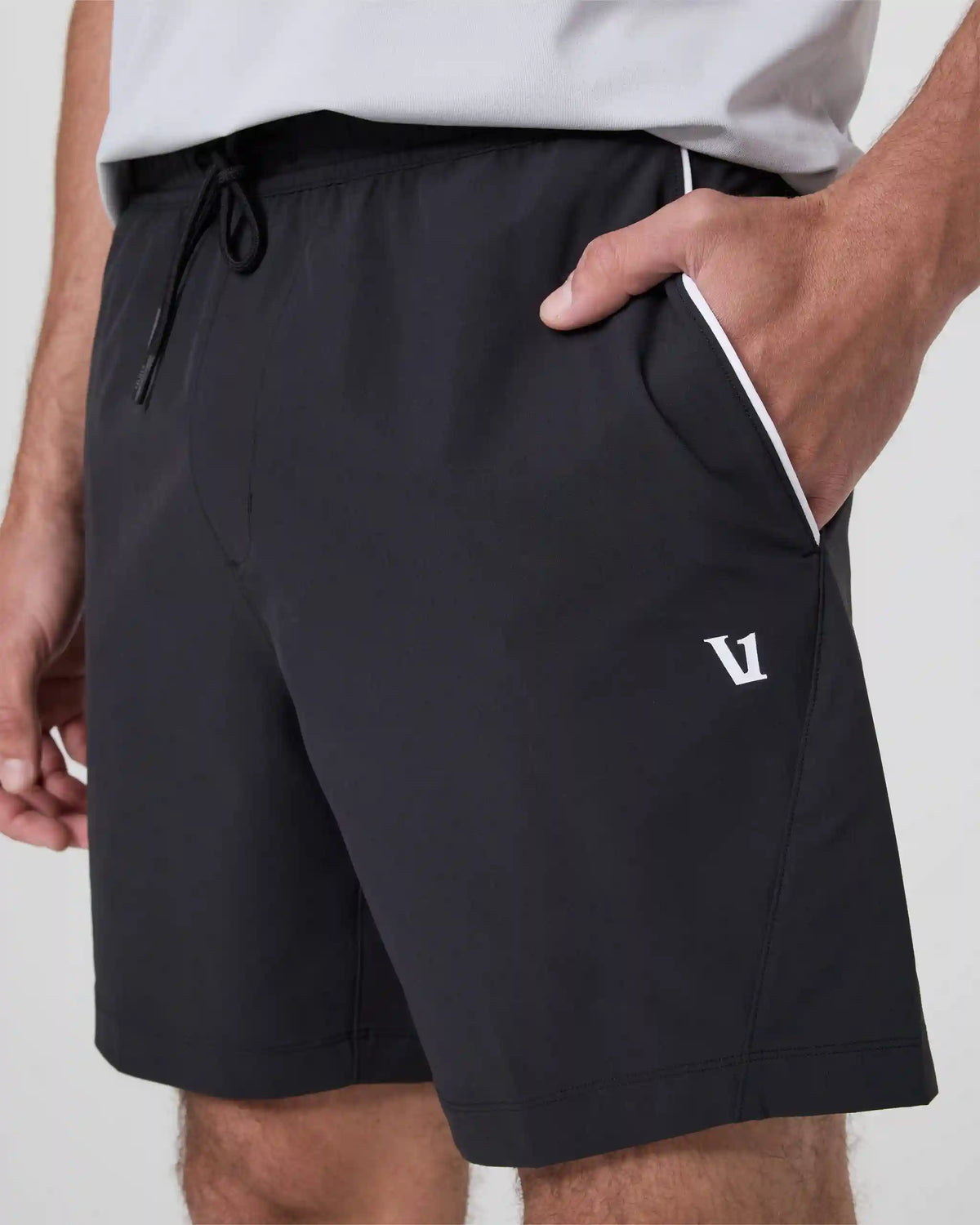 Crosscourt Short Unlined 7"| Black Logo Graphic