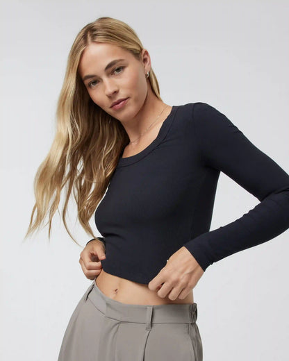 Long Sleeve Pose Scoop Tee | Black