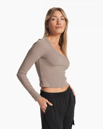 Long Sleeve Pose Scoop Tee | Graphite