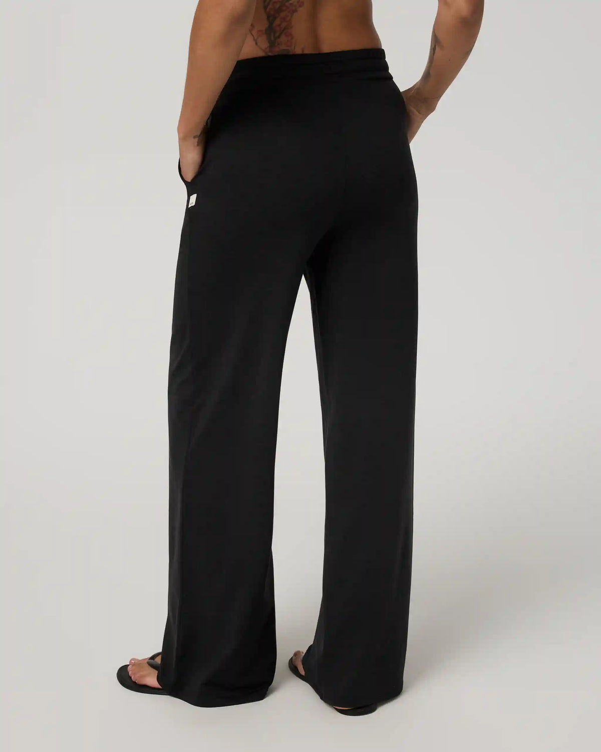 Halo Essential Wideleg Pant - Short | Black Heather