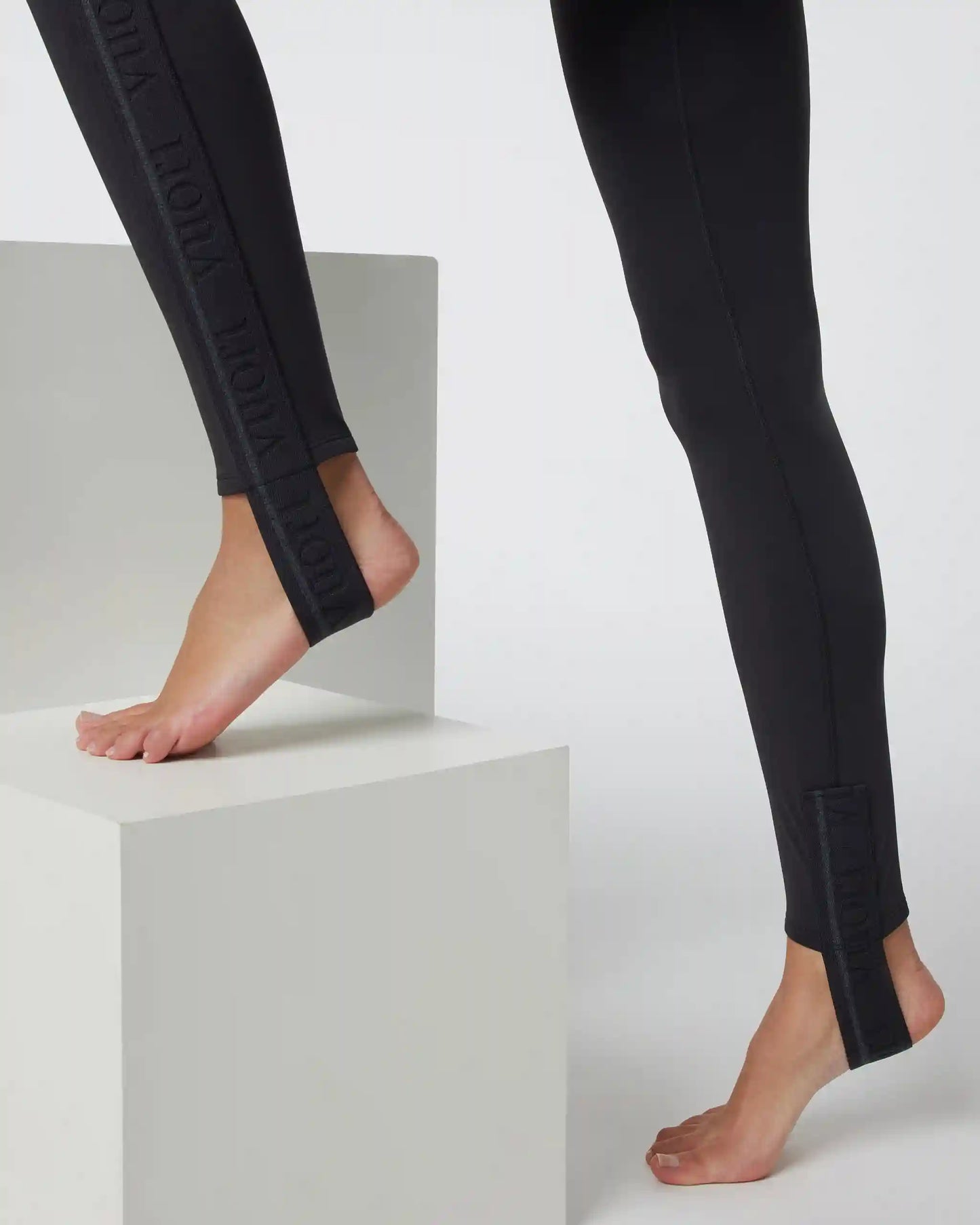 Chilled Out Stirrup Legging | Washed Black