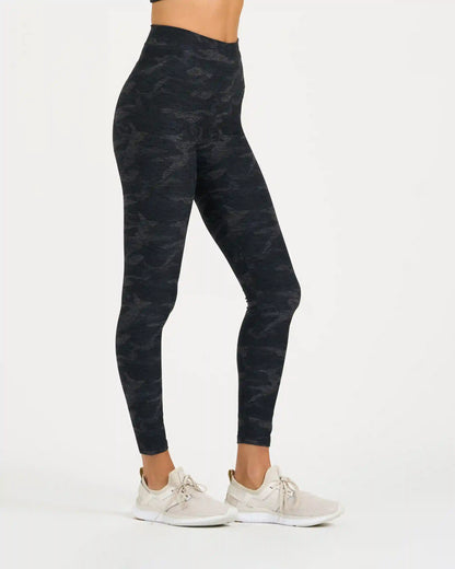 Clean Elevation Legging | Black Camo
